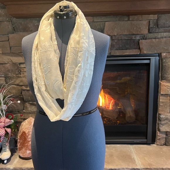 MrsBerdan Accessories - Chiffon Scarf, circular 42” diameter